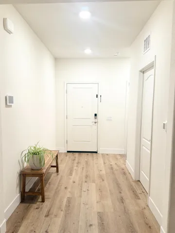 a view of livingroom with furniture