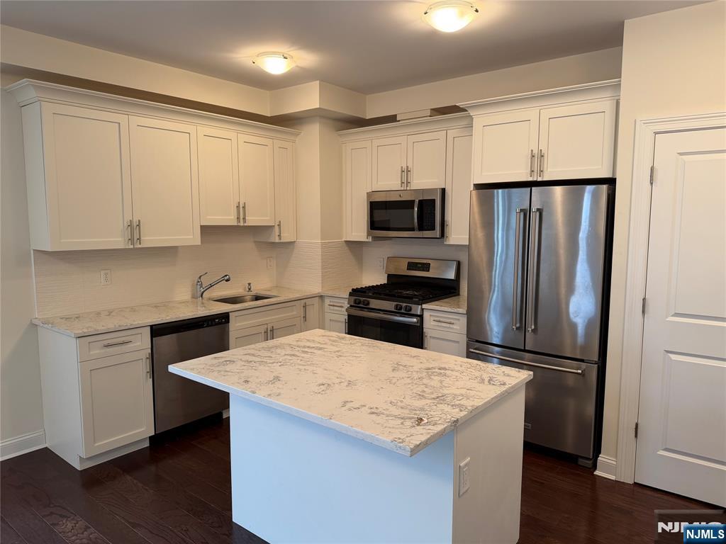 307 Gorge Road, Unit 402 Cliffside Park, NJ 07010 - Photo 3 of 12