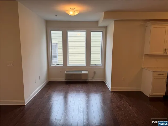 $2,545 | 307 Gorge Road, Unit 402, Cliffside Park, NJ 07010