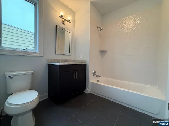 $2,545 | 307 Gorge Road, Unit 402, Cliffside Park, NJ 07010