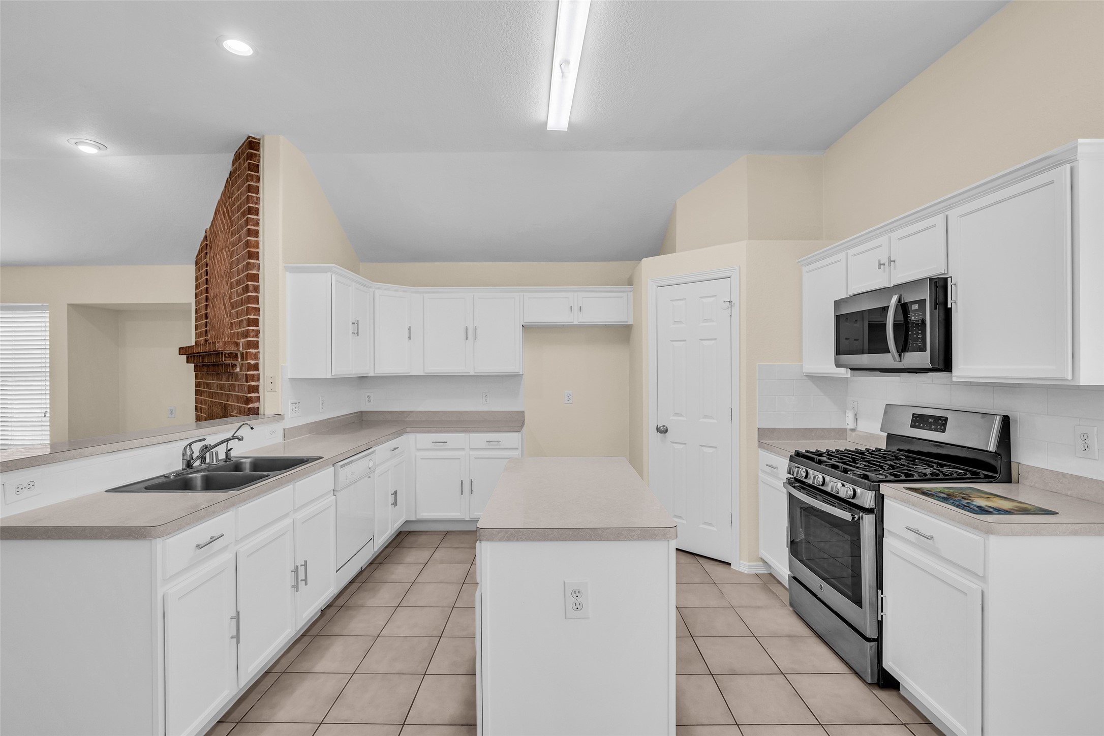 6003 Decker Ridge Court Katy, TX 77449 - Photo 11 of 25 Gallery Image 11
