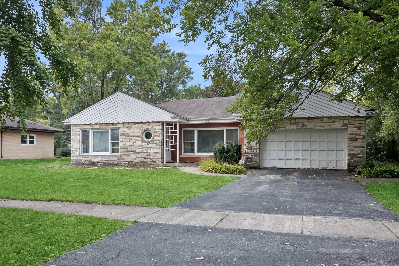 950 Gardner Road Flossmoor, IL 60422 - Photo 1 of 21 a front view of a house with a garden