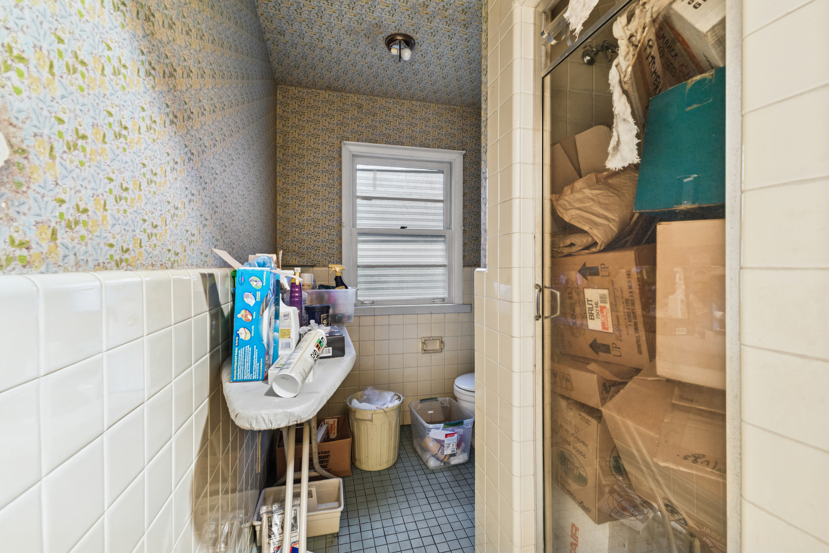 950 Gardner Road Flossmoor, IL 60422 - Photo 11 of 21 a bathroom with a sink toilet and shower