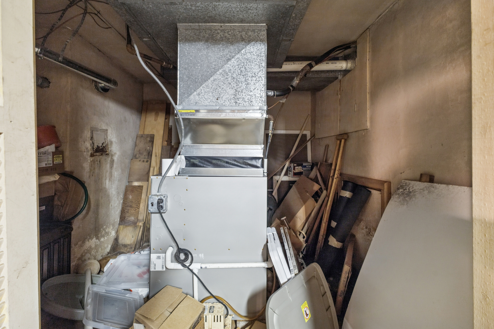 950 Gardner Road Flossmoor, IL 60422 - Photo 14 of 21 a view of walk in closet with clothes and shoes
