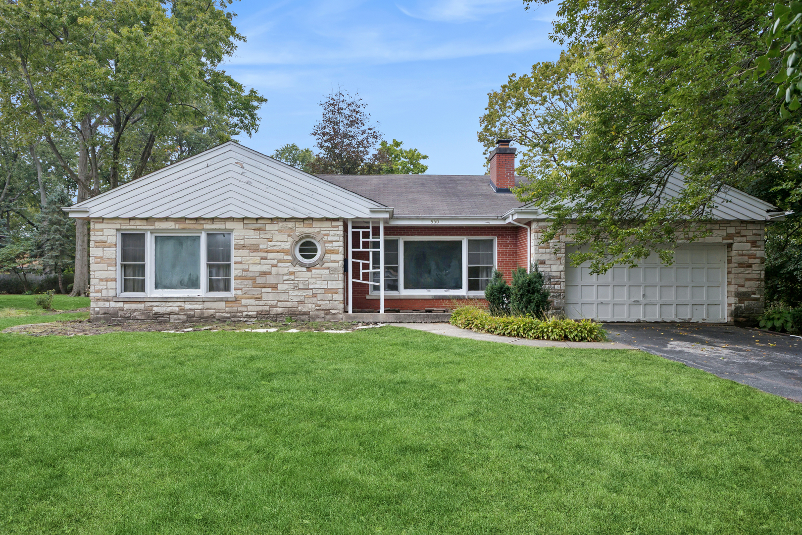 950 Gardner Road Flossmoor, IL 60422 - Photo 2 of 21 a front view of a house with a garden