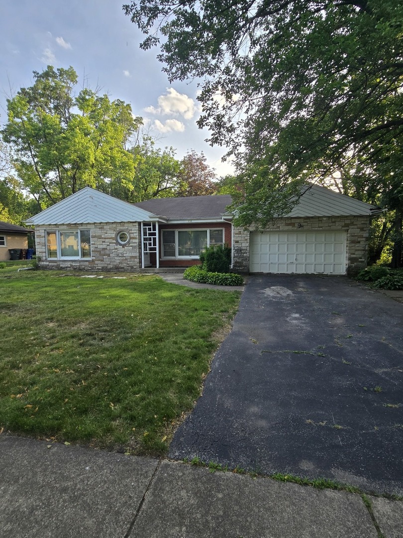 950 Gardner Road Flossmoor, IL 60422 - Photo 21 of 21 a front view of a house with garden