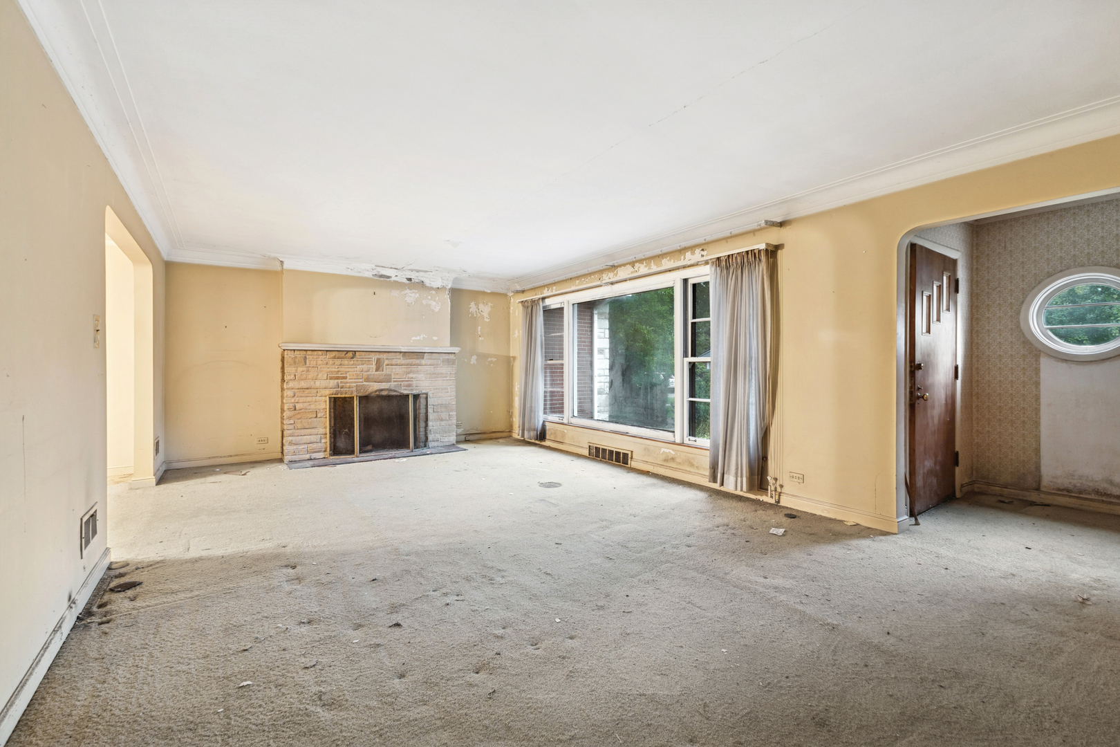 950 Gardner Road Flossmoor, IL 60422 - Photo 7 of 21 an empty room with windows and fireplace