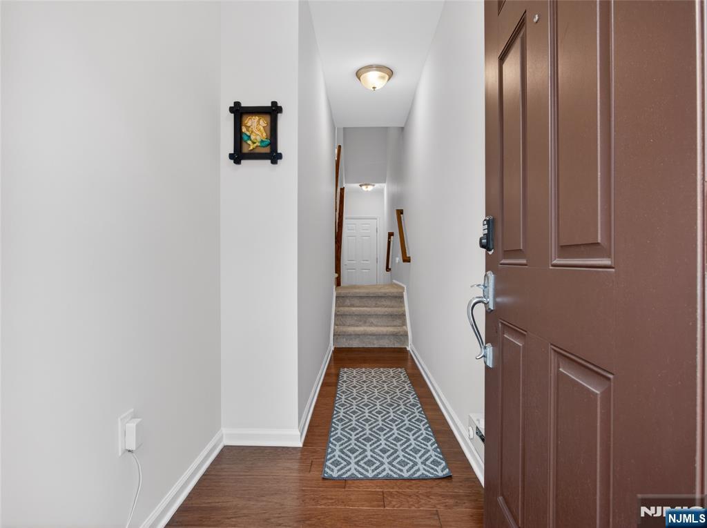 8 Veterans Drive Wood-Ridge, NJ 07075 - Photo 4 of 47