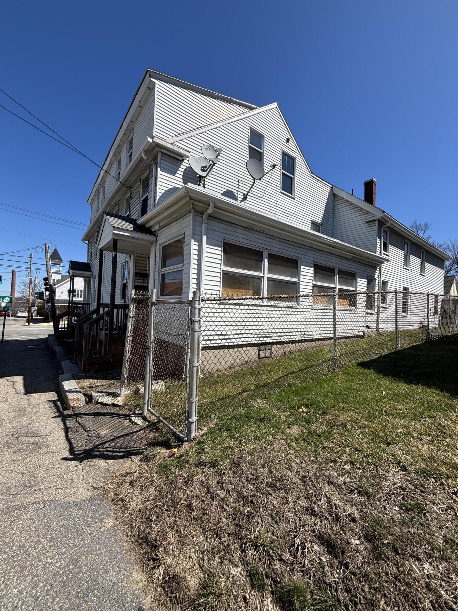 79 Hill Street Biddeford, ME 04005 - Photo 3 of 16 IMG_6761