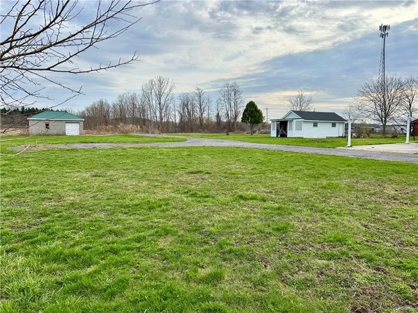 $199,999 | 7164 West Main Road, Le Roy, NY 14482