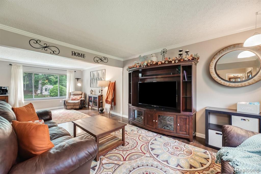 1689 Morningside Lane Rochester Hills, MI 48307 - Photo 6 of 33