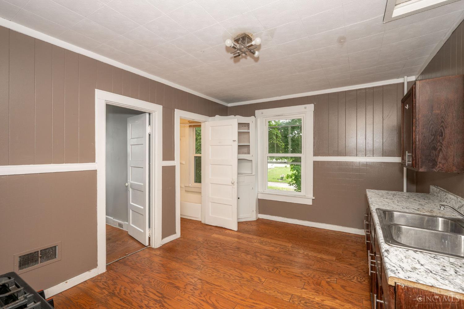 1514 Compton Road Cincinnati, OH 45231 - Photo 16 of 37 Gallery Image 16