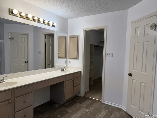 $1,950 | 8758 Park Olympia, Universal City, TX 78148