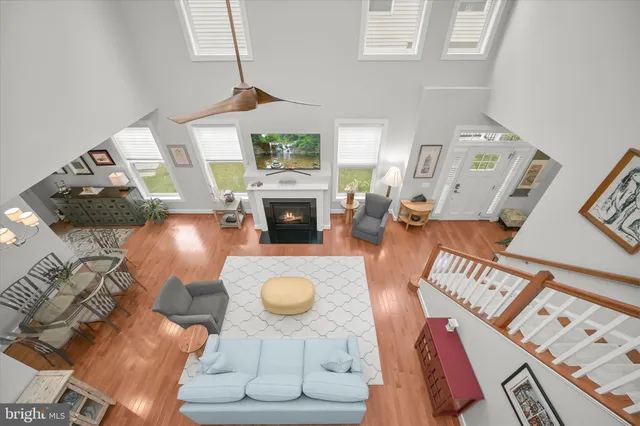 a view of a livingroom with furniture