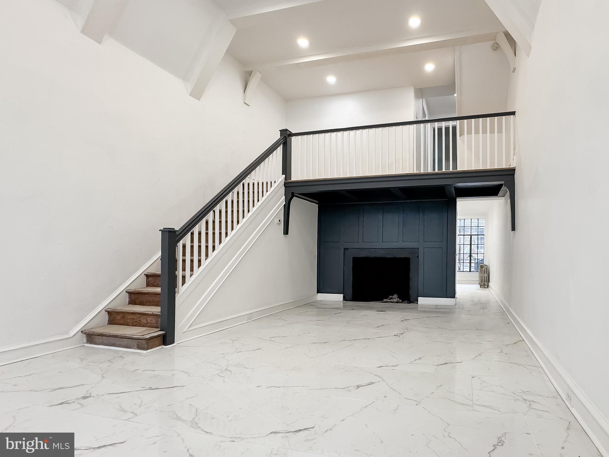 304 Richfield Road Upper Darby, PA 19082 - Photo 2 of 16 LIVING ROOM 1