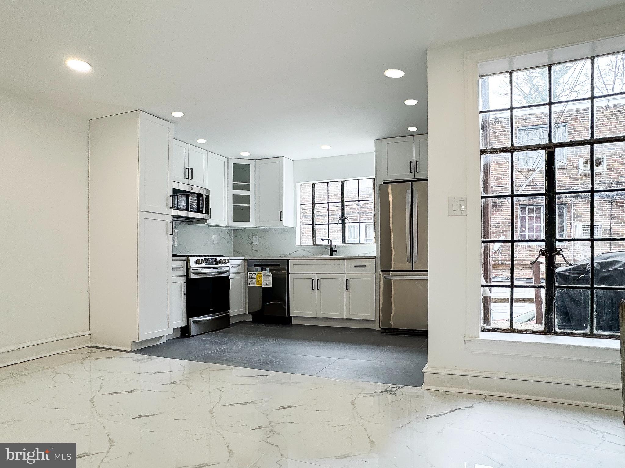 304 Richfield Road Upper Darby, PA 19082 - Photo 4 of 16 DINING ROOM 1