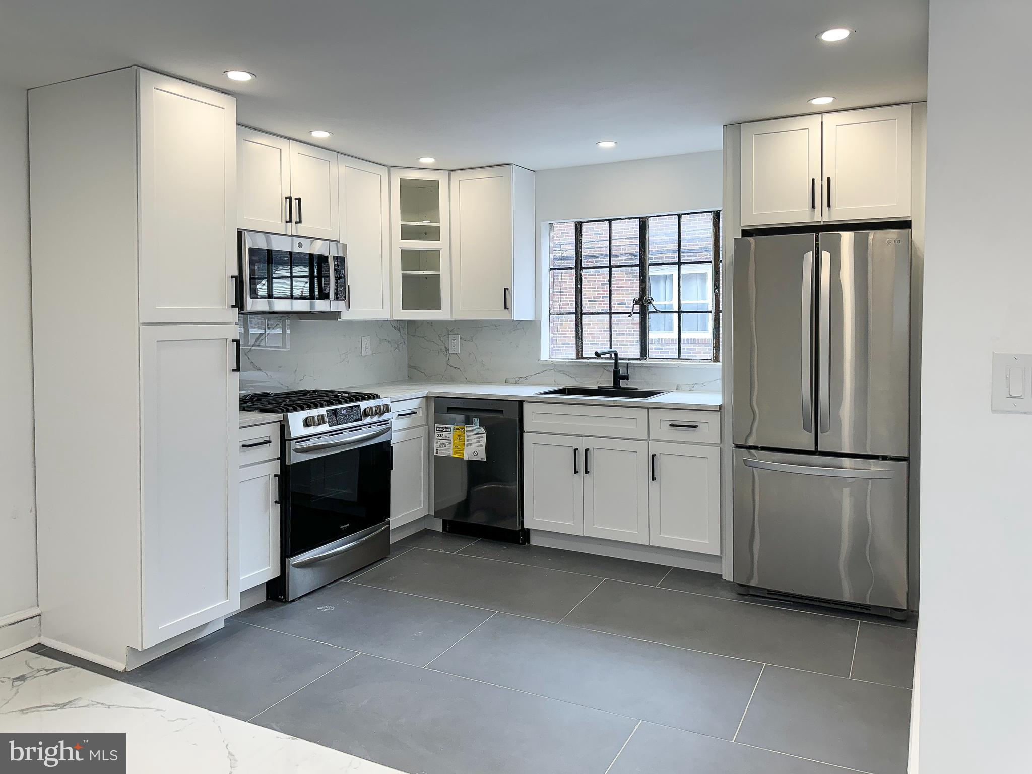 304 Richfield Road Upper Darby, PA 19082 - Photo 6 of 16 KITCHEN