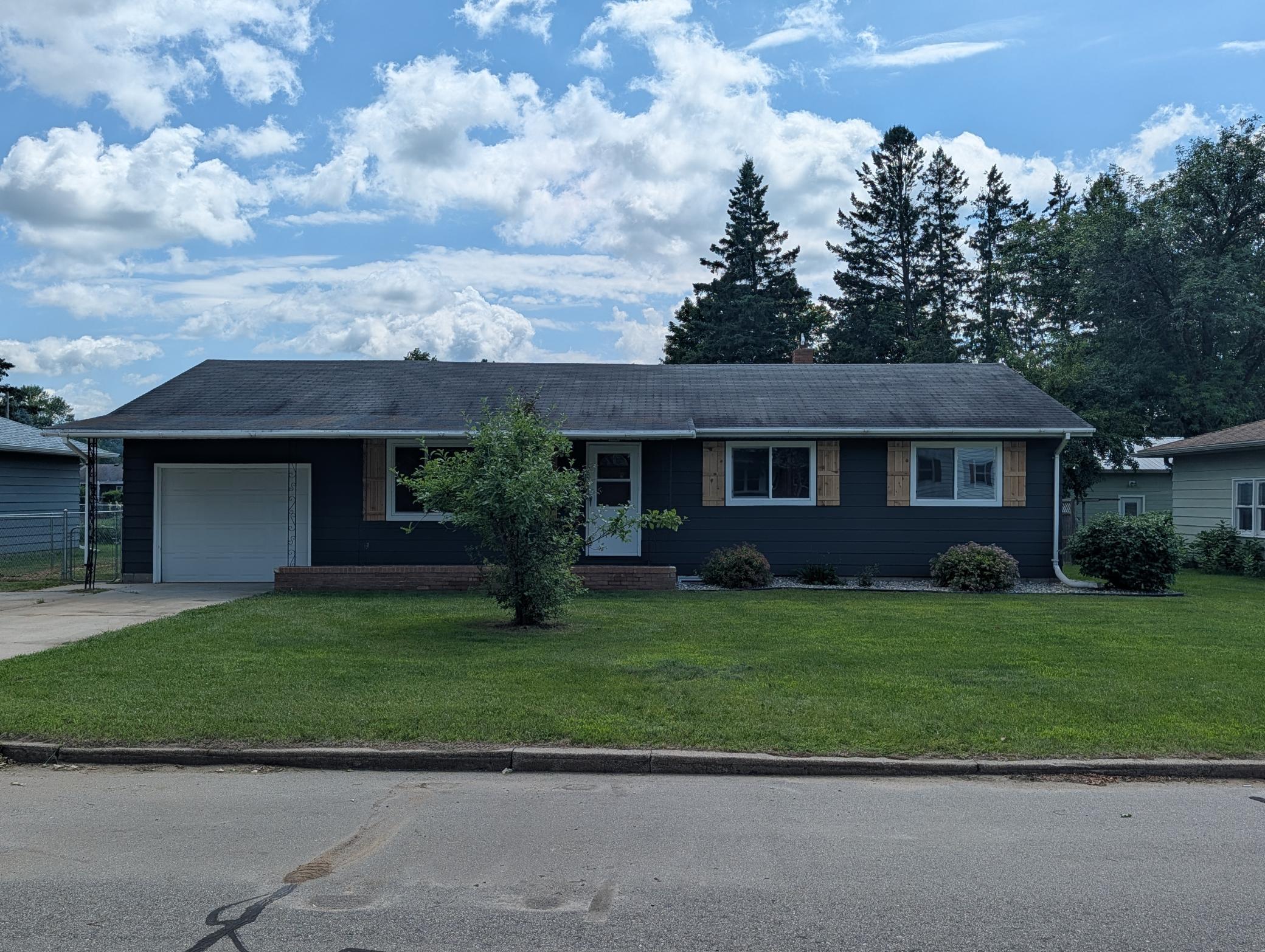 215 Madison Avenue Southwest Wadena, MN 56482 - Photo 2 of 36