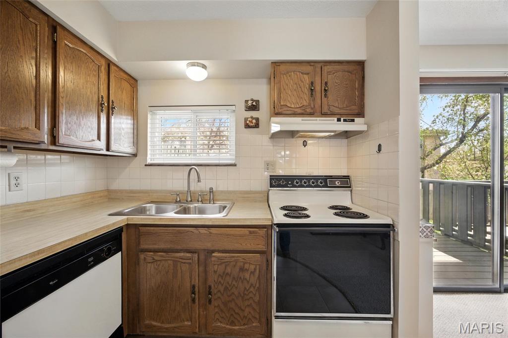 847 Portsdown Road Ballwin, MO 63011 - Photo 13 of 34