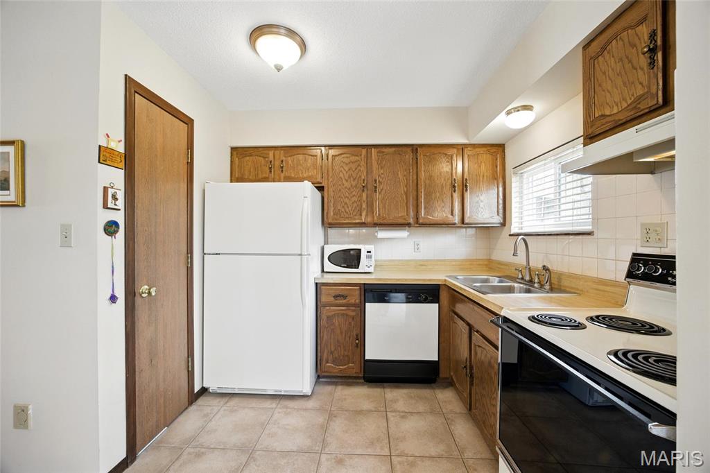 847 Portsdown Road Ballwin, MO 63011 - Photo 14 of 34