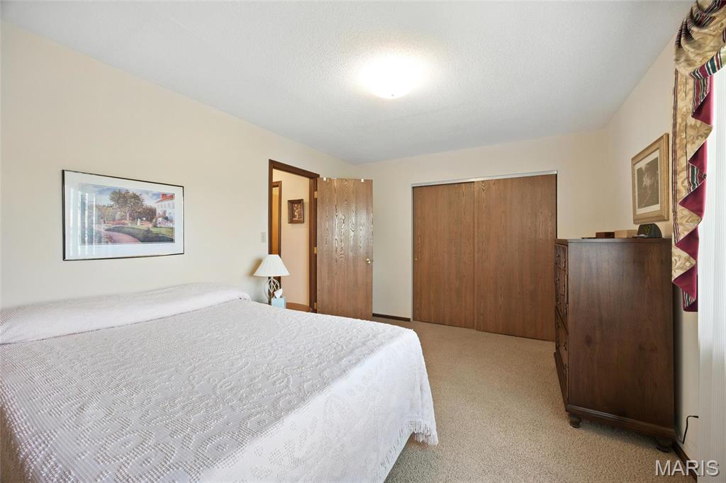 847 Portsdown Road Ballwin, MO 63011 - Photo 17 of 34