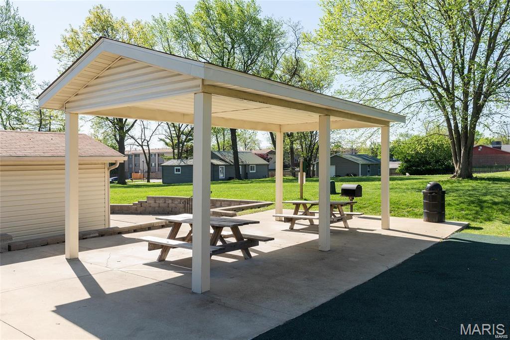 847 Portsdown Road Ballwin, MO 63011 - Photo 30 of 34