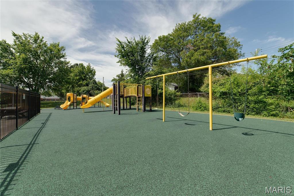 847 Portsdown Road Ballwin, MO 63011 - Photo 32 of 34