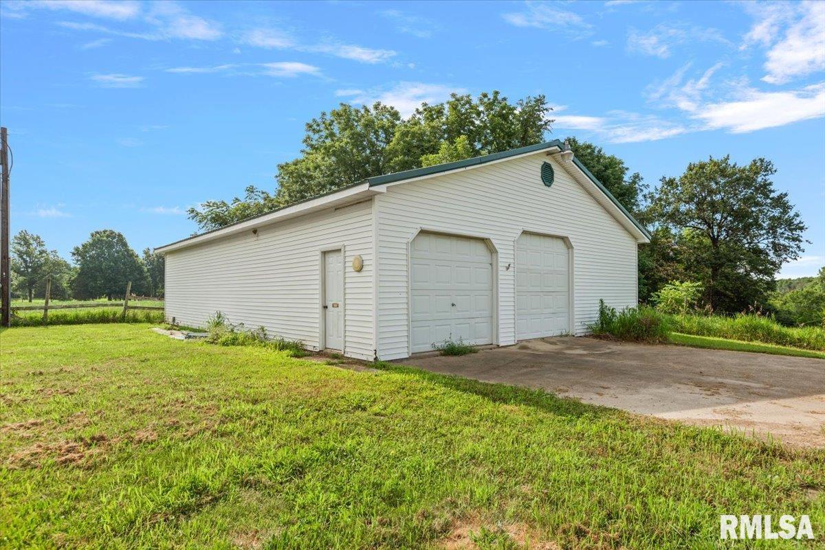 1997 New Lake Road Jacksonville, IL 62650 - Photo 32 of 39