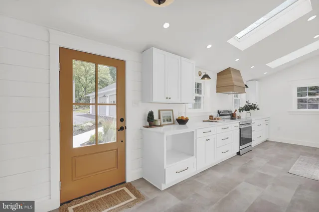 $999,900 | 1715 Gravel Pike, Perkiomenville, PA 18074