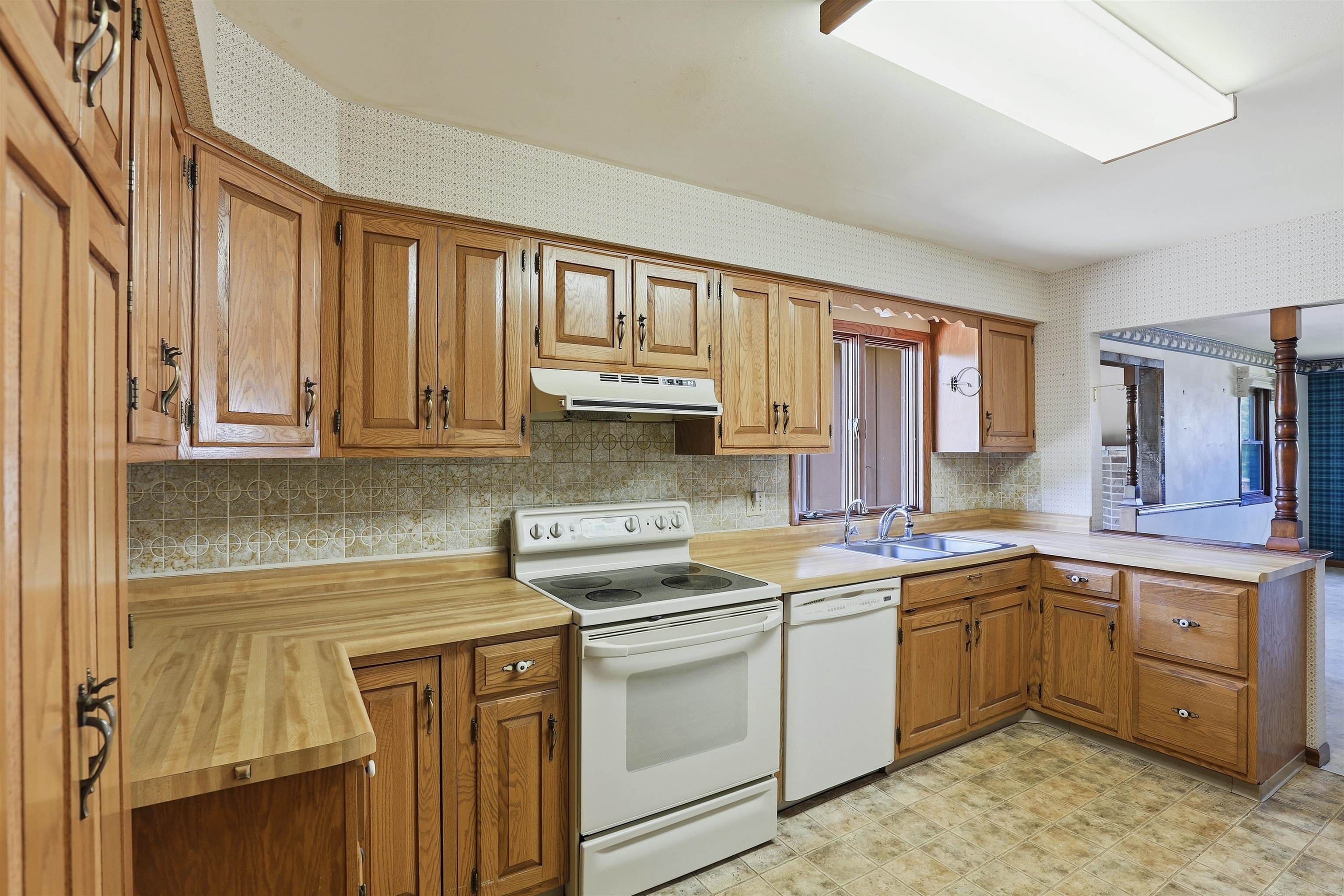 5400 Long Court Appleton, WI 54914 - Photo 12 of 38