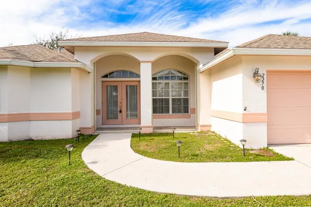 a view of a house with porch