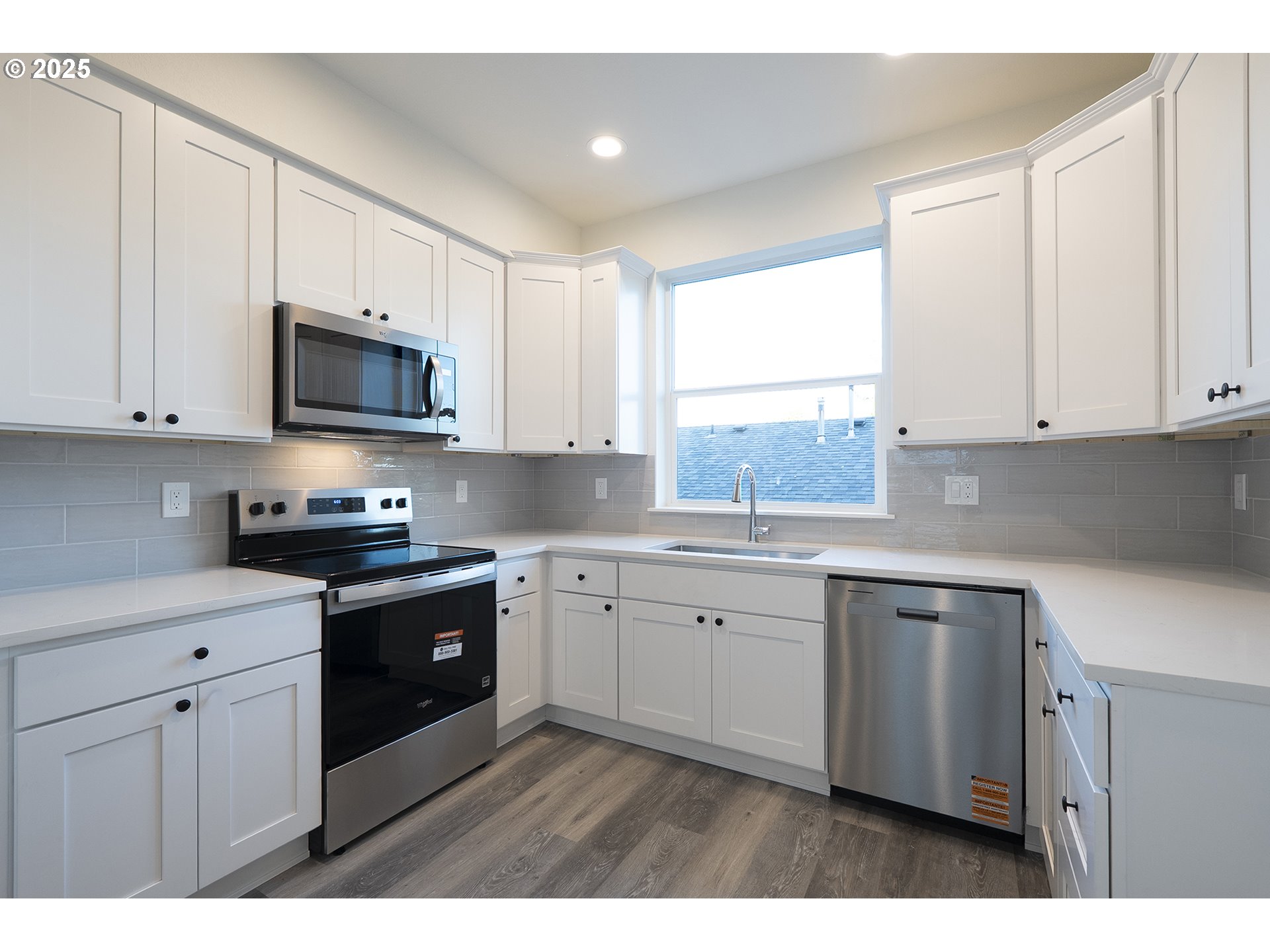 11191 Southeast Stark Street Portland, OR 97216 - Photo 11 of 19