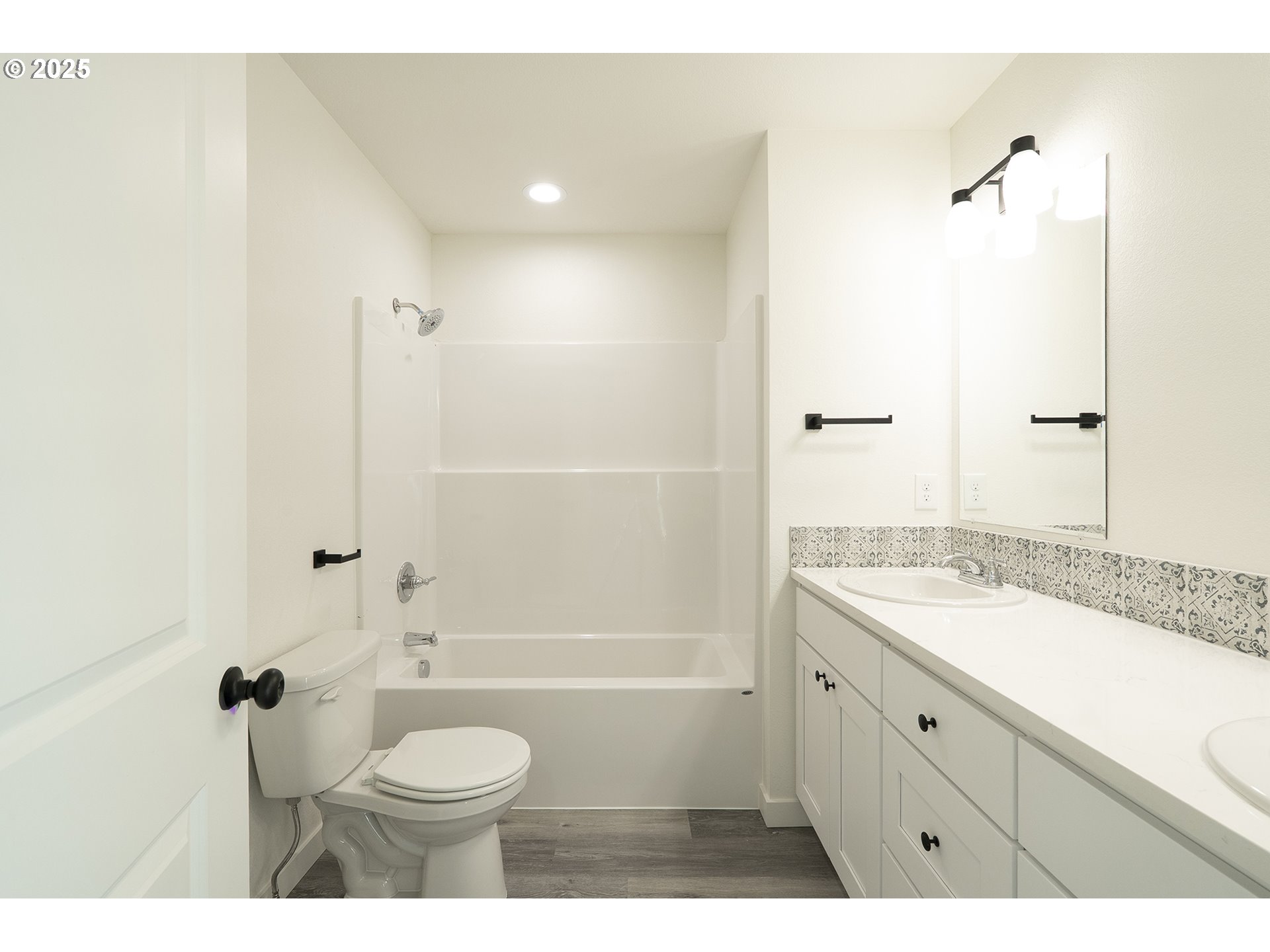 11191 Southeast Stark Street Portland, OR 97216 - Photo 18 of 19