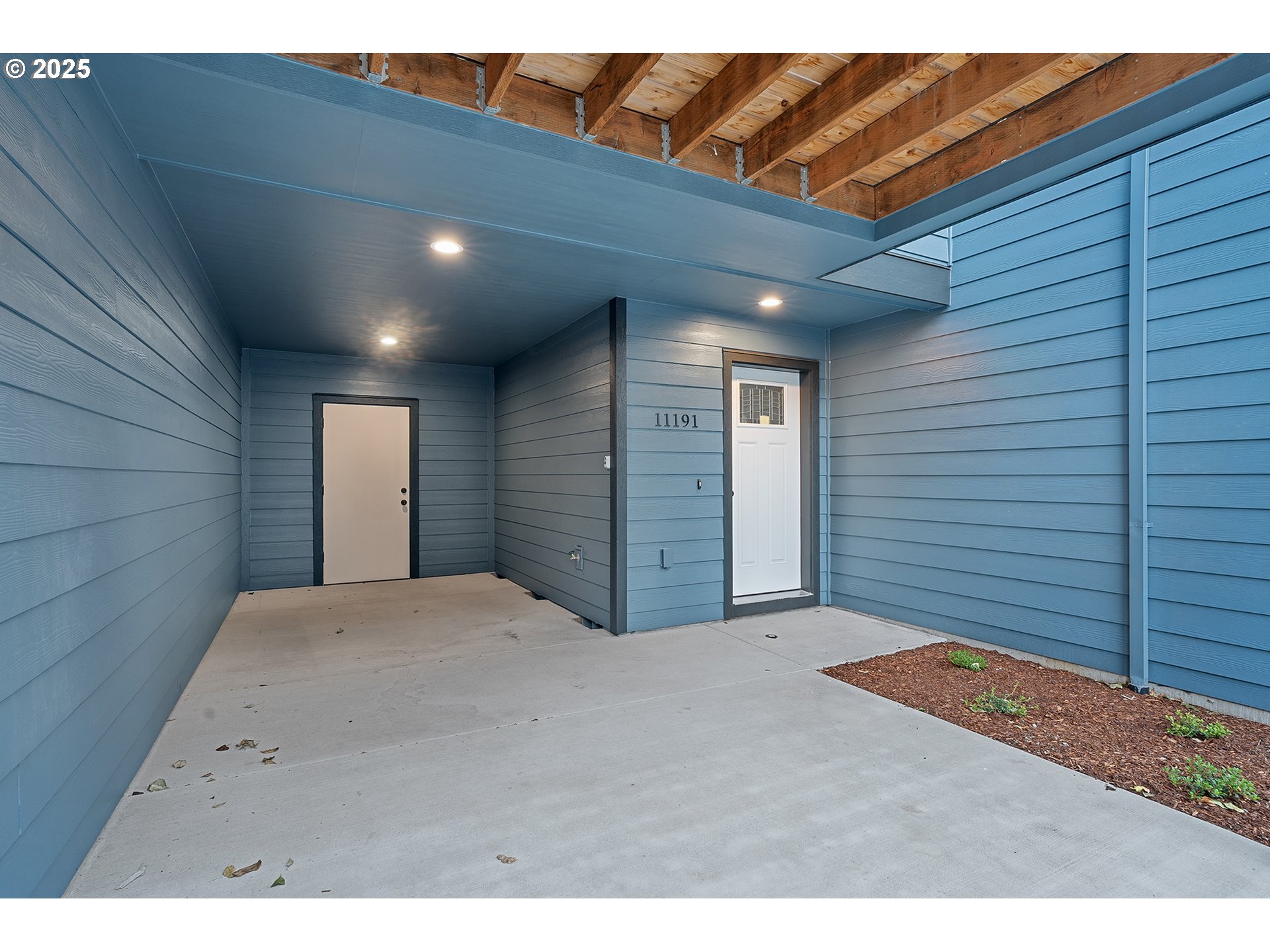 11191 Southeast Stark Street Portland, OR 97216 - Photo 3 of 19