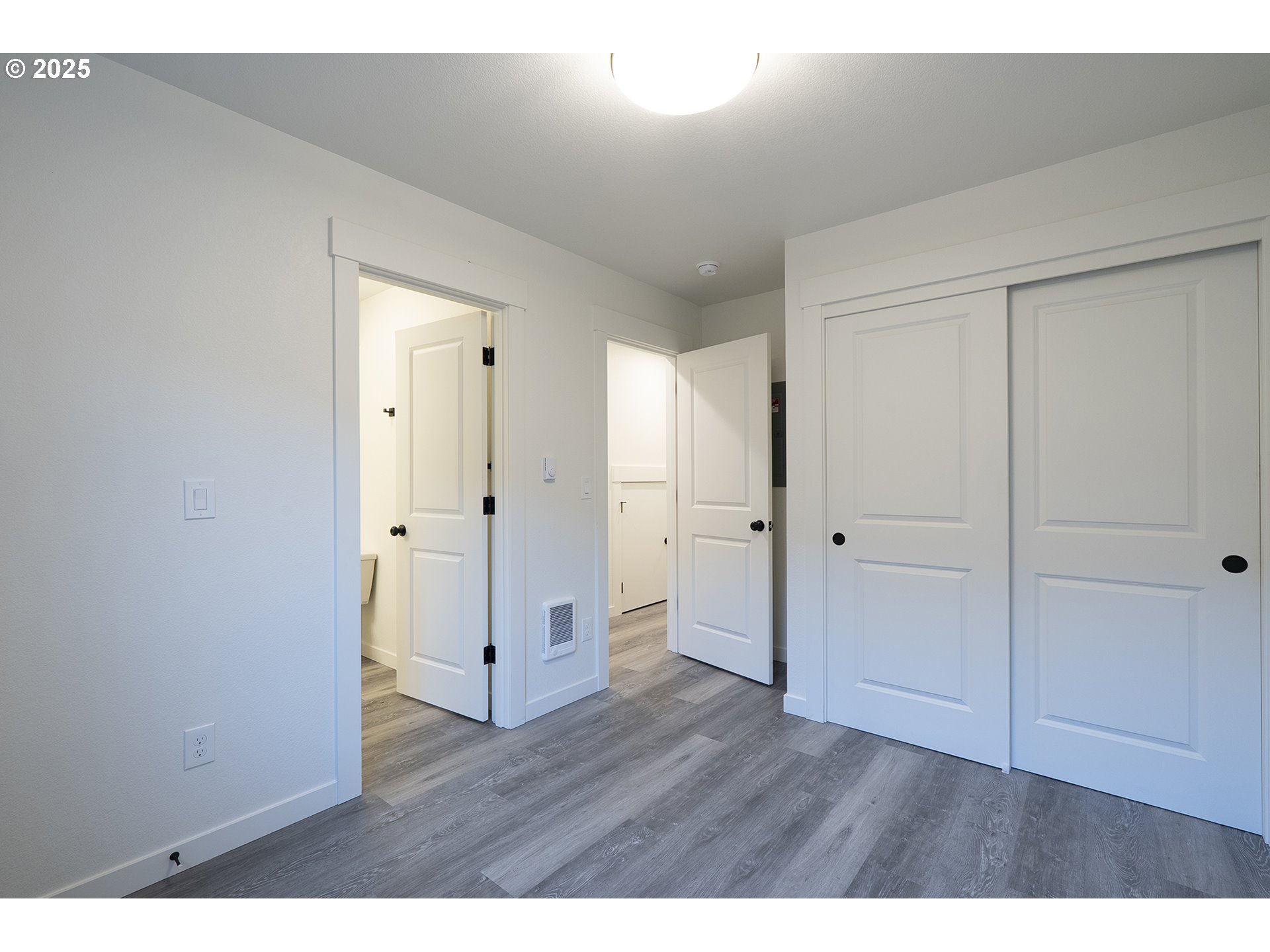 11191 Southeast Stark Street Portland, OR 97216 - Photo 4 of 19