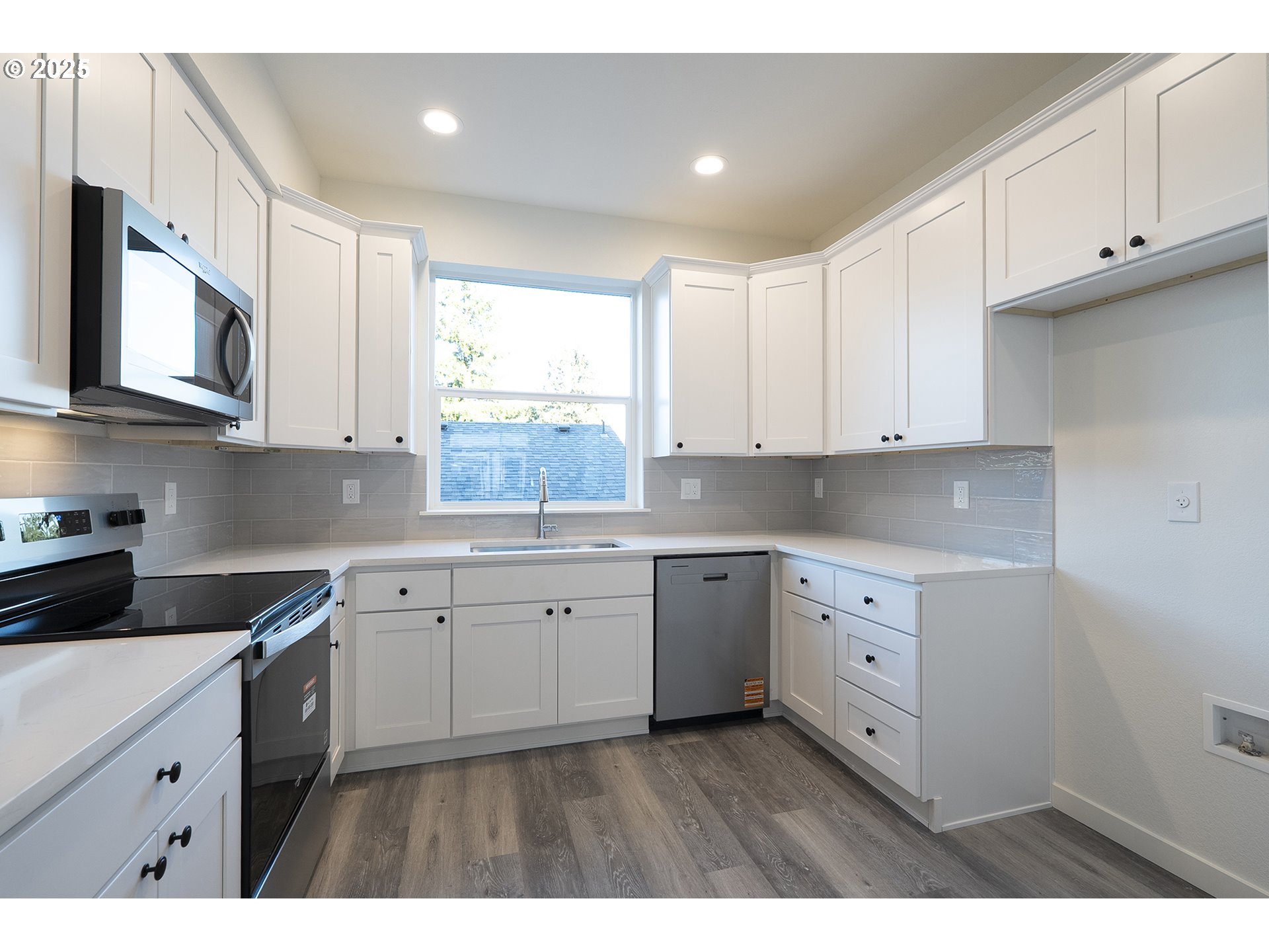 11191 Southeast Stark Street Portland, OR 97216 - Photo 9 of 19