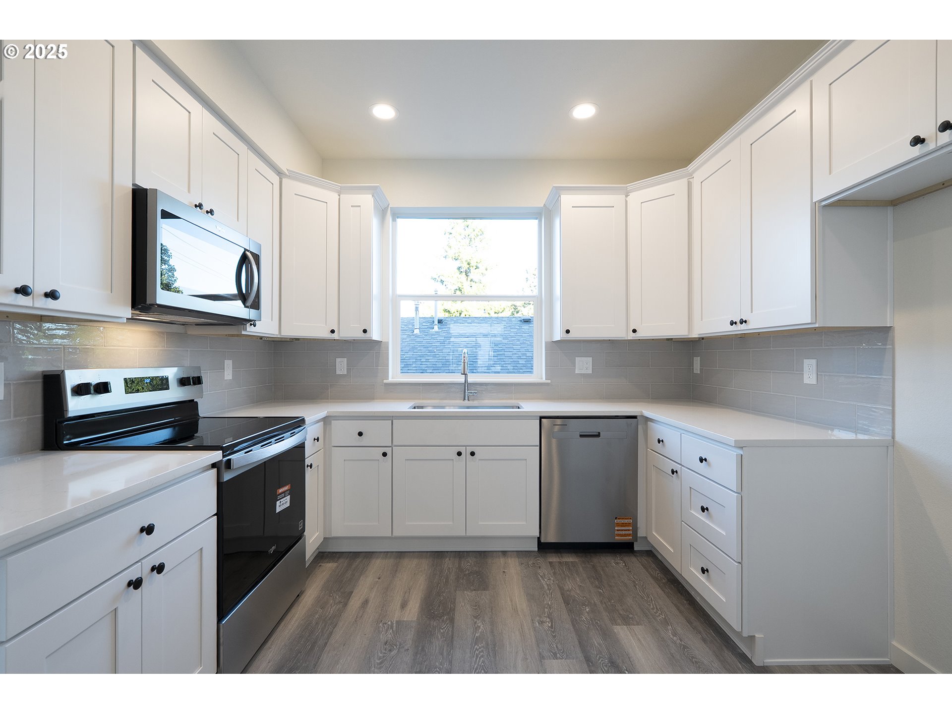 11191 Southeast Stark Street Portland, OR 97216 - Photo 10 of 19