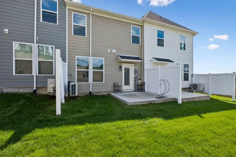 a view of a house with backyard and porch