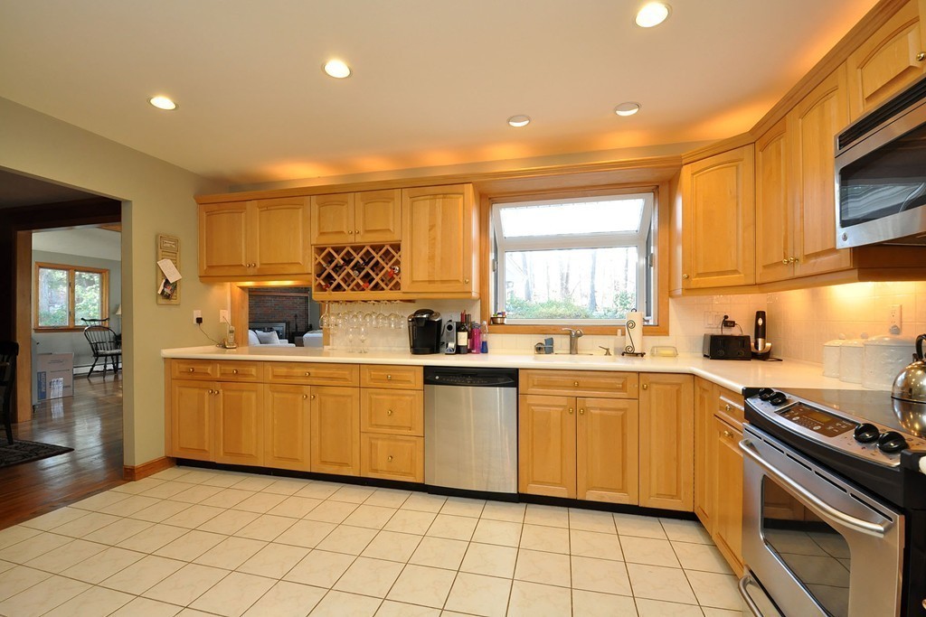 47 Whitewood Road Westwood, MA 02090 - Photo 5 of 20 Gallery Image 5