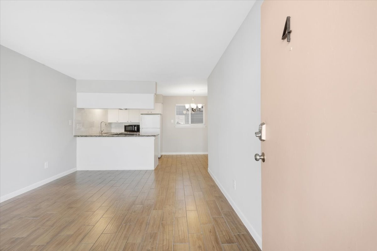 1016 East 7th Street, Unit 4 Houston, TX 77009 - Photo 2 of 13 Open layout and large living area.