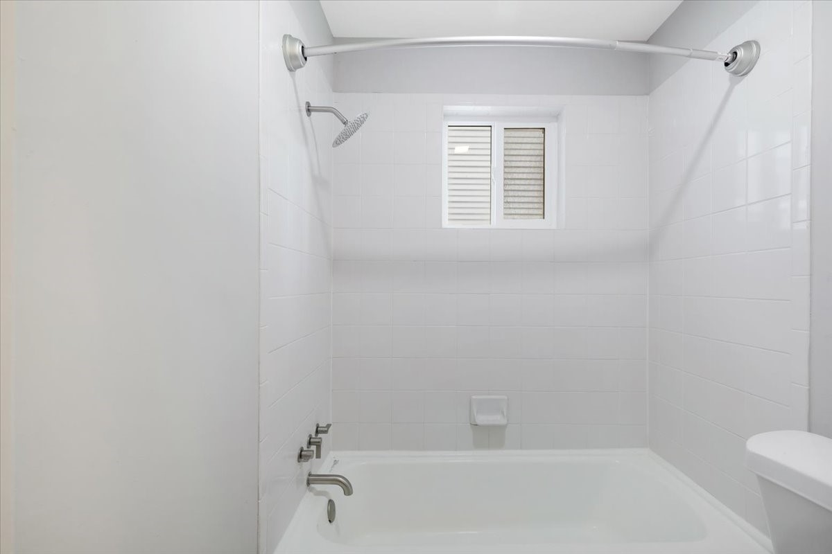 1016 East 7th Street, Unit 4 Houston, TX 77009 - Photo 8 of 13 Bathroom