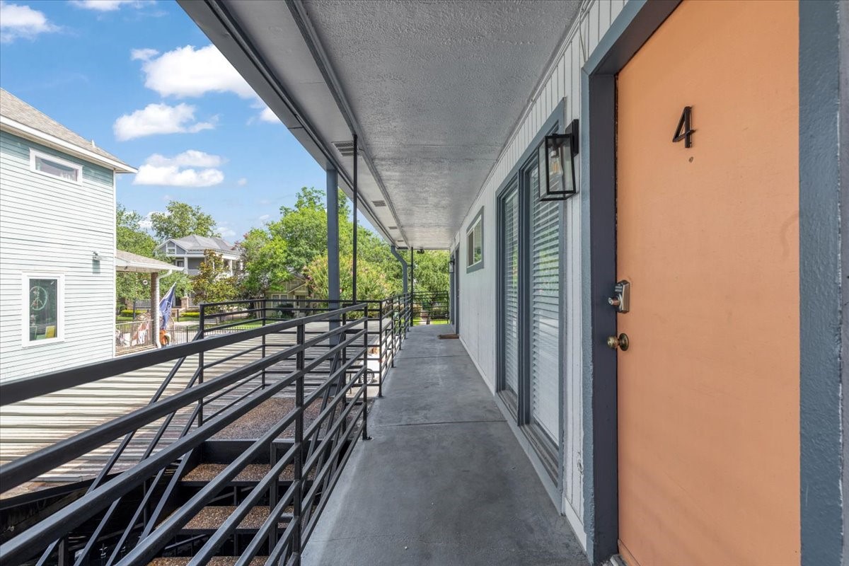 1016 East 7th Street, Unit 4 Houston, TX 77009 - Photo 10 of 13 2nd floor unit.