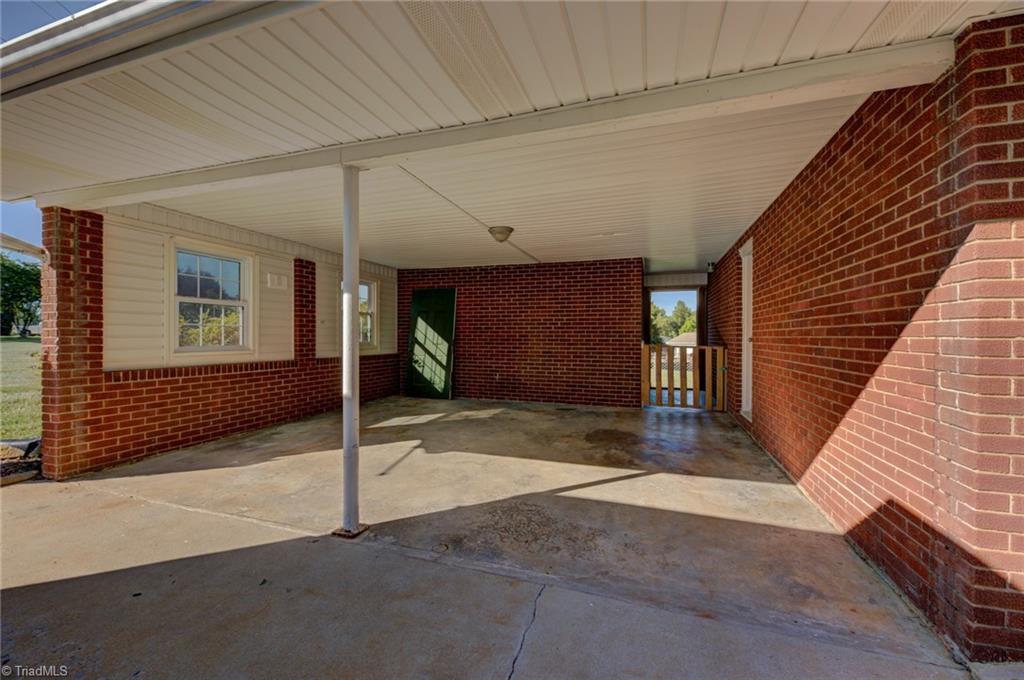 615 McCoy Road Reidsville, NC 27320 - Photo 4 of 29 Gallery Image 4