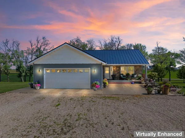 $544,900 | 23371 650th Avenue, Alden, MN 56009