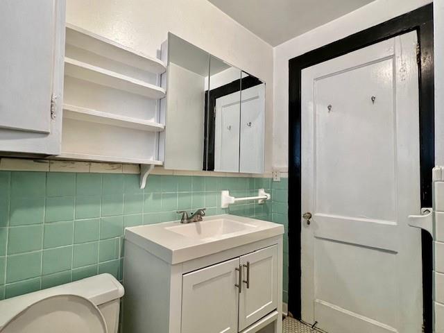 378 9th Street Northeast, Unit 1 Atlanta, GA 30309 - Photo 8 of 9 a bathroom with a sink toilet and vanity