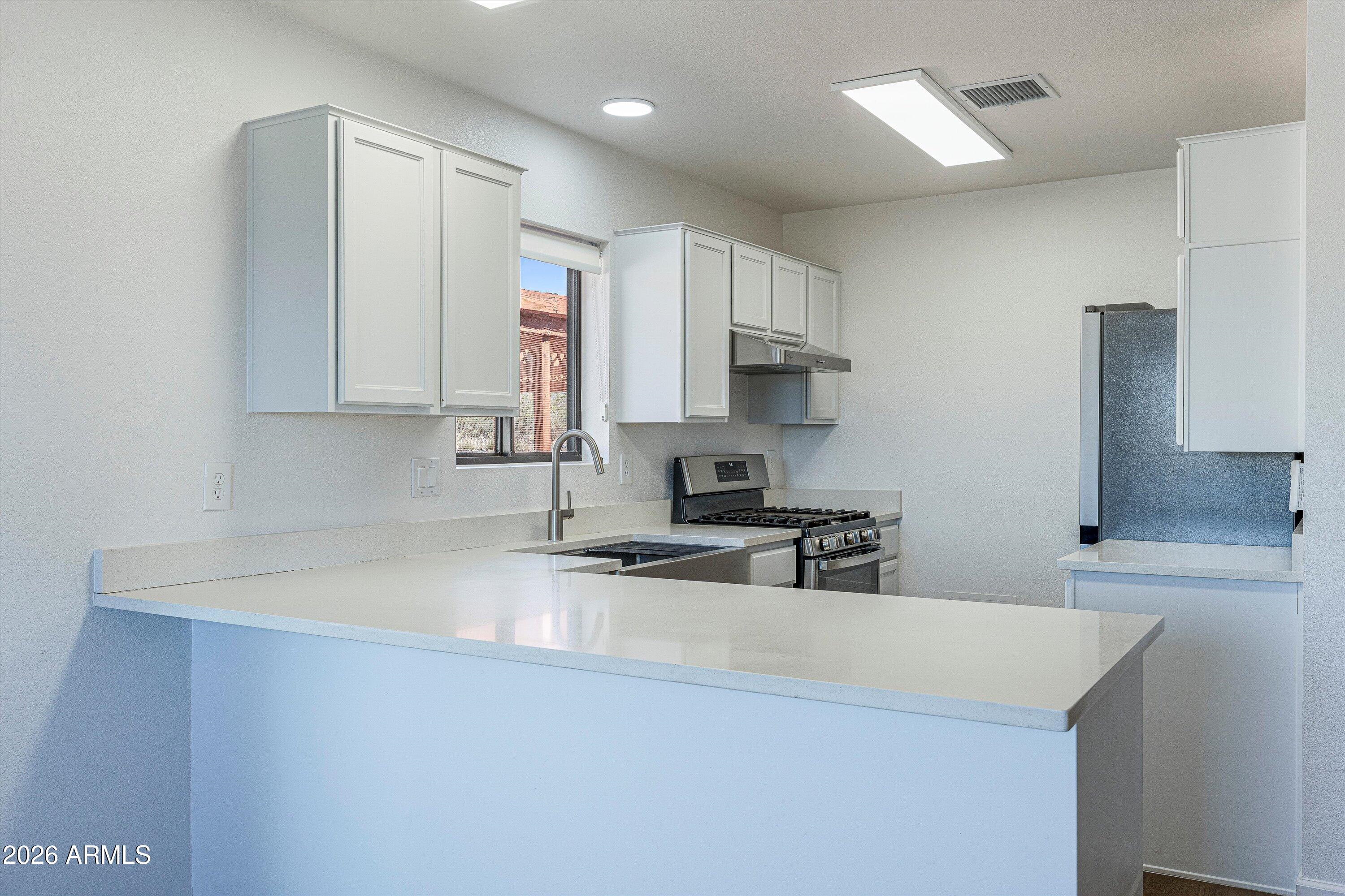 2251 North Spanish Trail Huachuca City, AZ 85616 - Photo 17 of 44 17-Kitchen