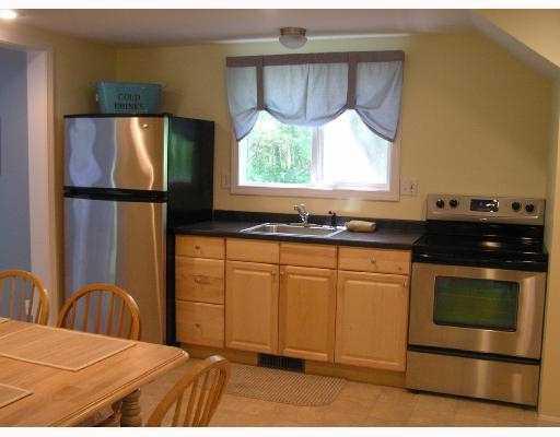 90 Bonnet Shores Road Narragansett, RI 02882 - Photo 7 of 8 Kitchen.