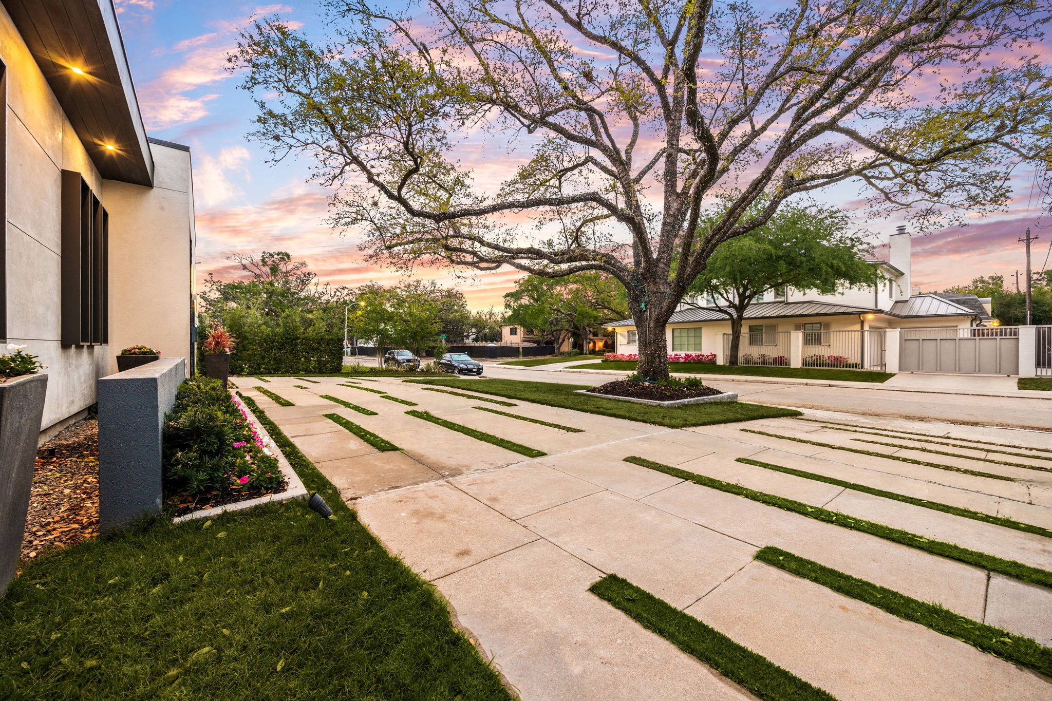 2302 Suffolk Drive Houston, TX 77027 - Photo 3 of 44
