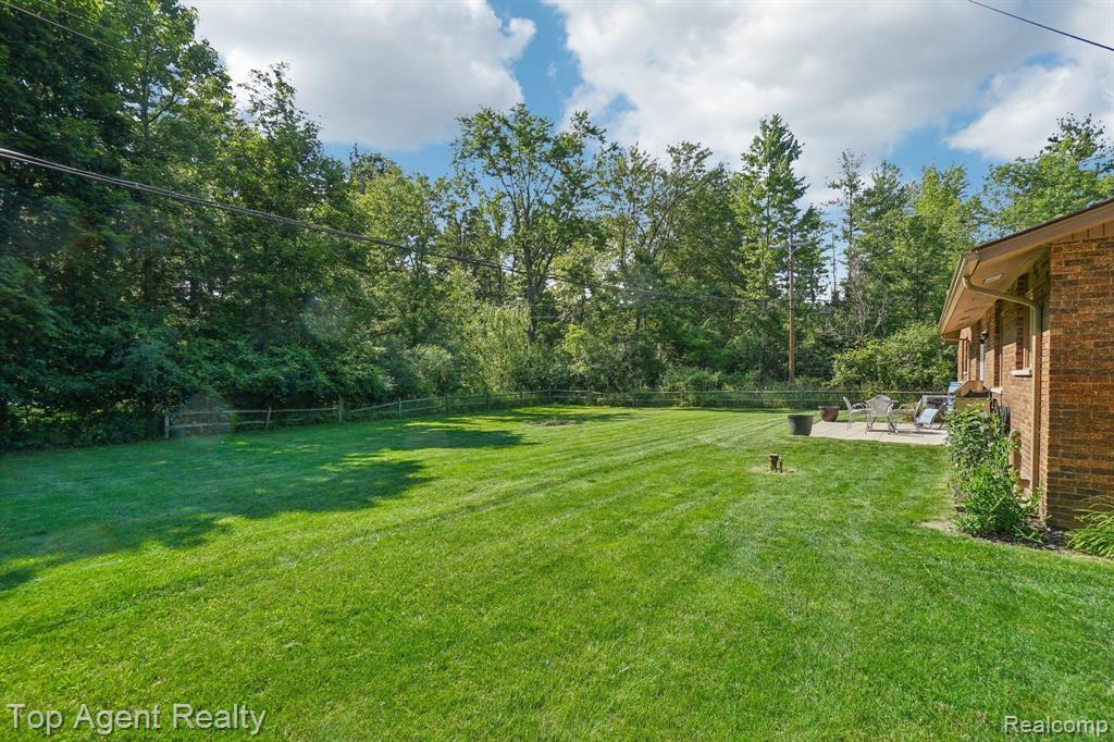 285 Whims Court Rochester, MI 48306 - Photo 37 of 55