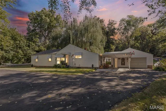 $280,000 | 1650 North Bluff Road, Collinsville, IL 62234